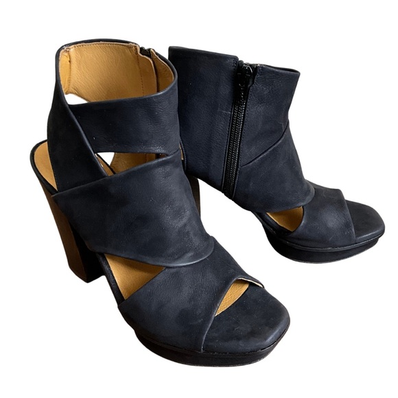 Coclico Unicorn Fabian’s Black Leather Heeled Sandal New in Box